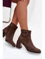 Dámské zateplené kotníkové botky z semiše na sloupku s ozdobným detailem – hnědé Artiker Dámské zateplené kotníkové botky z semiše na sloupku s ozdobným detailem – hnědé Artiker