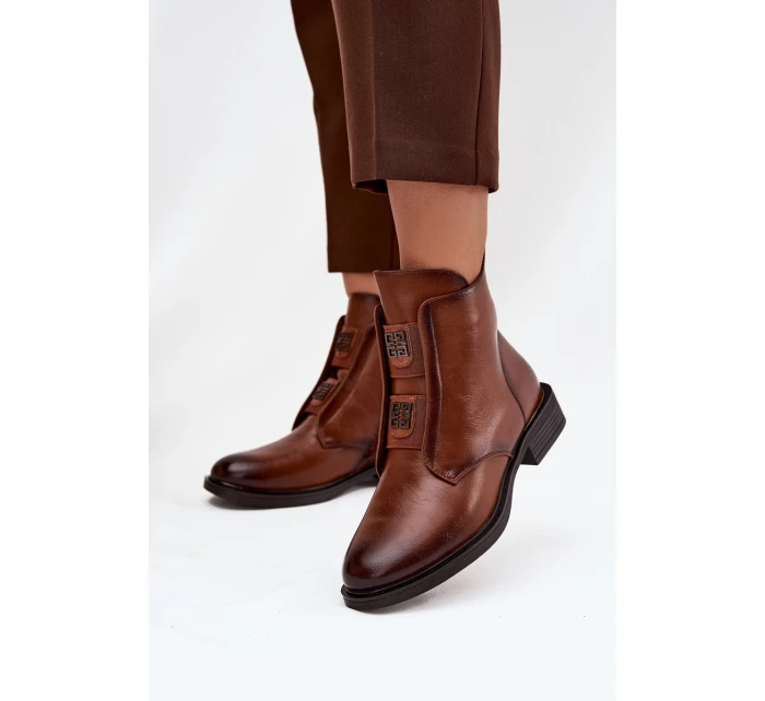 Dámské boty s izolací na nízkém podpatku s ozdobami hnědé model 21712145 - EVENTO Dámské boty s izolací na nízkém podpatku s ozdobami hnědé model 21712145 - EVENTO