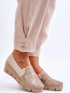 Kožené tenisky na klínku model 21619317 Béžová - Maciejka