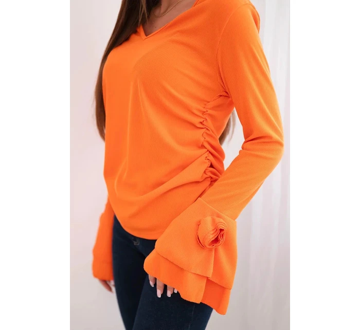 Dámská pruhovaná blůza s V výstřihem a volánky na rukávech oranžová