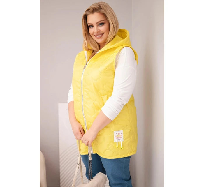 Dámská vesta Plus Size s kapucí a květinovým prošíváním žlutá