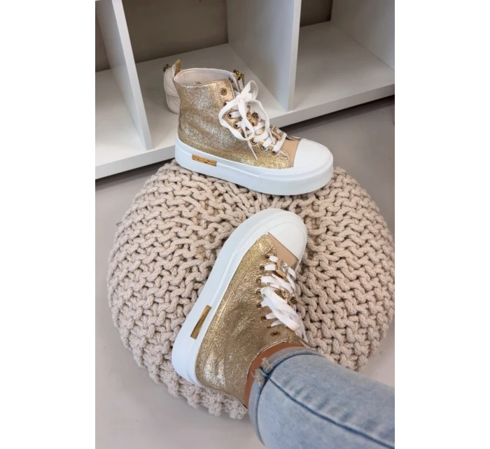 Dámské tenisky na platformě se zlatými přezkami model 21919398 - Boto Dámské tenisky na platformě se zlatými přezkami model 21919398 - Boto