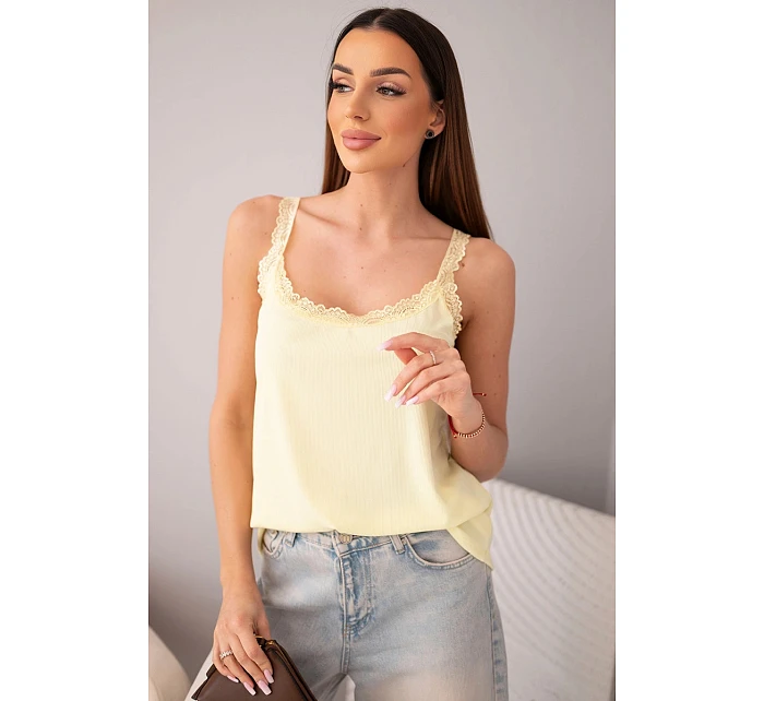 Dámská halenka na ramínka s krajkovým zakončením žlutá Dámská halenka na ramínka s krajkovým zakončením žlutá