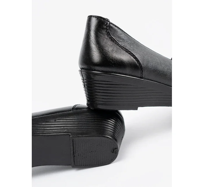 Exkluzívní černé  polobotky dámské na klínku