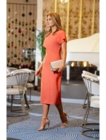 model 20966224 Tužkové šaty s rozparkem na boku oranžové - STYLOVE model 20966224 Tužkové šaty s rozparkem na boku oranžové - STYLOVE