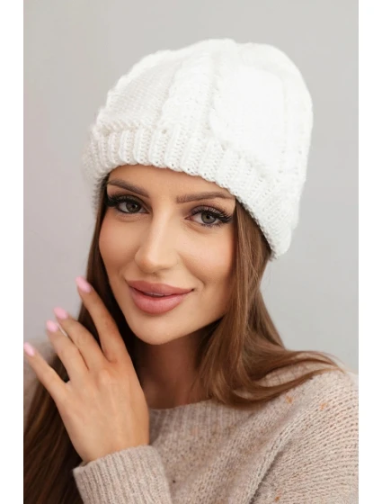 Dámská zimní čepice z vlny s copánkovým vzorem model 21750368 bílá - K-Fashion