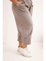 Dámské kalhoty Plus Size s nízkým model 21924475 a gumou v pase fango - K-Fashion