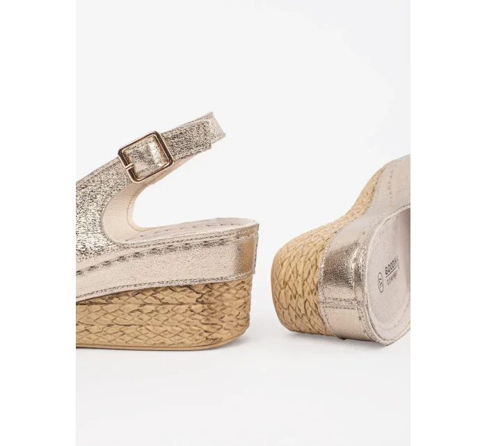 Jedinečné sandály dámské zlaté na klínku Jedinečné sandály dámské zlaté na klínku