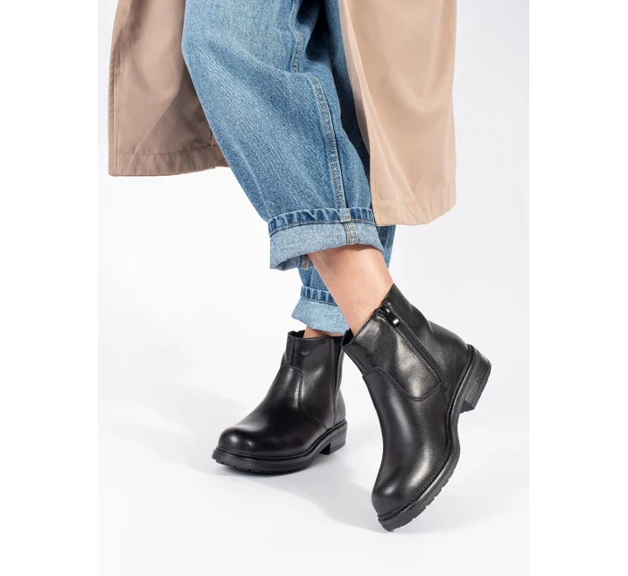 Klasické dámské černé kotníčkové boty bez podpatku Klasické dámské černé kotníčkové boty bez podpatku