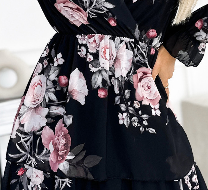 MARTINA - Dámské midi šaty s výstřihem, třemi volánky a se vzorem růží na černém pozadí 435-1