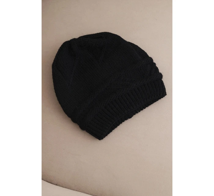 Dámská zimní čepice z vlny a s pleteným vzorem K428 černá Dámská zimní čepice z vlny a s pleteným vzorem K428 černá