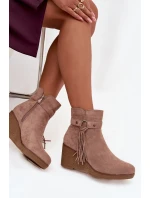 Zateplené dámské kotníkové boty na platformě s třásněmi béžové Olivarae Zateplené dámské kotníkové boty na platformě s třásněmi béžové Olivarae