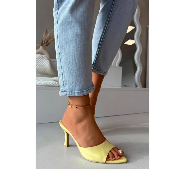 Lakované dámské nazouváky na podpatku Žluté Lirissa Lakované dámské nazouváky na podpatku Žluté Lirissa