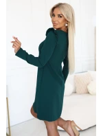 Elegantní trapézové šaty s volánky na ramenou lahvově zelené model 21290299 - numoco