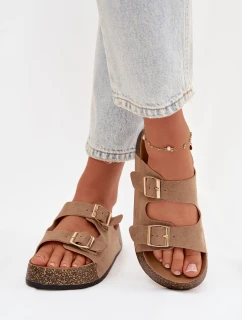 Dámské pantofle na korkové platformě se zlatými sponami tmavě béžové model 21919279 - EVENTO