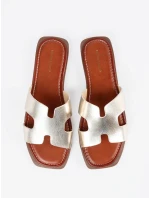 Krásné nazouváky dámské zlaté na plochém podpatku Krásné nazouváky dámské zlaté na plochém podpatku