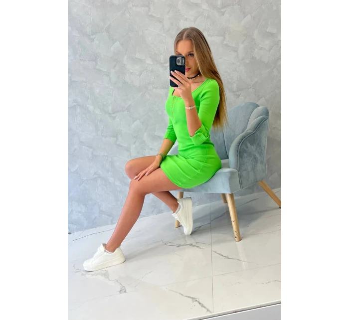 Šaty s knoflíkovým výstřihem světle zelené Šaty s knoflíkovým výstřihem světle zelené