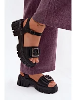 Kožené dámské sandály na platformě s přezkou model 22126033 Černé - VINCEZA