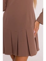 Šaty s záhyby mocca model 21295942 - Moe Šaty s záhyby mocca model 21295942 - Moe