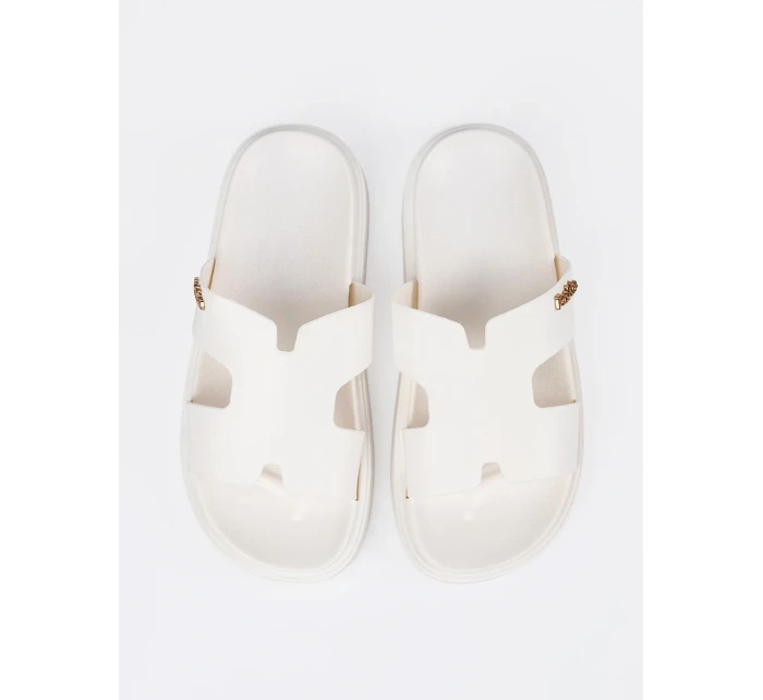 Praktické bílé  nazouváky dámské platforma