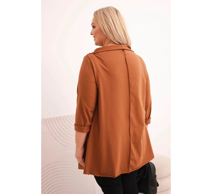 Dámská bavlněná blůza Plus Size asymetrická s ohrnutým rukávem tmavě camelová Dámská bavlněná blůza Plus Size asymetrická s ohrnutým rukávem tmavě camelová