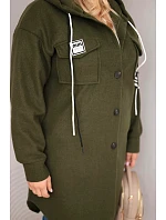 Dámský kabát Plus Size s kapucí model 22136661 na knoflíky khaki - K-Fashion Dámský kabát Plus Size s kapucí model 22136661 na knoflíky khaki - K-Fashion