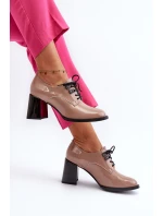 Dámské lakované polobotky na podpatku béžové model 21655430 - VINCEZA