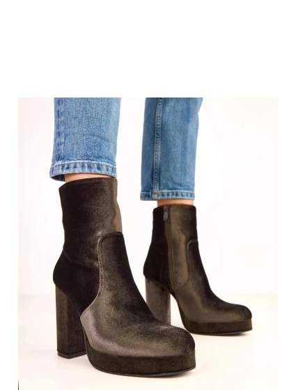 Boty na podpatku model 220583 Solea Boty na podpatku model 220583 Solea