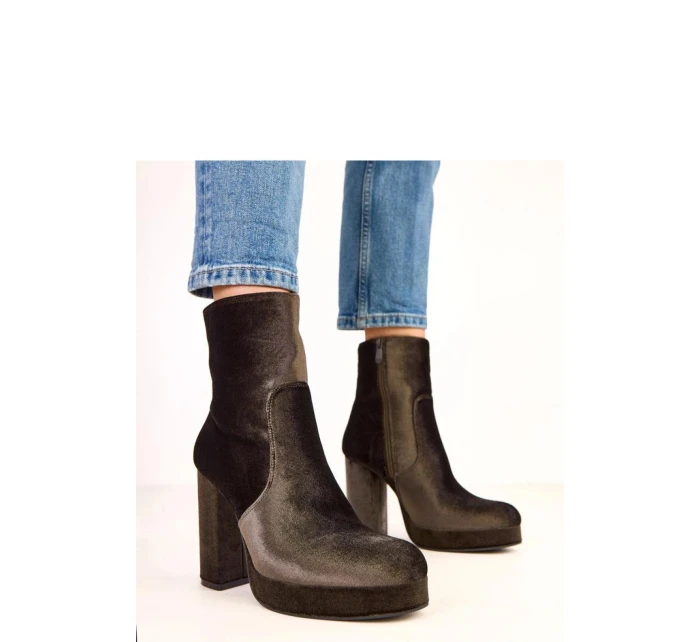 Boty na podpatku model 220583 Solea Boty na podpatku model 220583 Solea