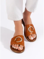 Komfortní hnědé dámské nazouváky na plochém podpatku Komfortní hnědé dámské nazouváky na plochém podpatku