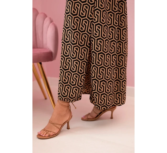 Dámské šaty na ramínka s model 21117273 vzorem camel - K-Fashion