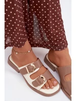 Dámské pantofle s zlatými sponami béžové model 21919181 - EVENTO Dámské pantofle s zlatými sponami béžové model 21919181 - EVENTO