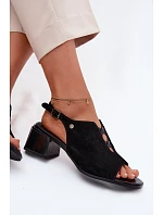 Sandály z přírodního semiše na podpatku Maciejka K7521-01 Černé