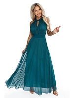 Elegantní večerní maxi šaty s výstřihem, tylem a zavazováním v pase – zelené model 22285998 - numoco basic Elegantní večerní maxi šaty s výstřihem, tylem a zavazováním v pase – zelené model 22285998 - numoco basic
