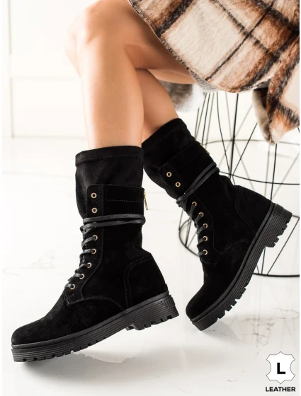 Pěkné kotníčkové boty černé dámské na plochém podpatku Pěkné kotníčkové boty černé dámské na plochém podpatku