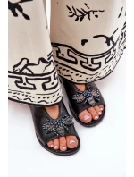 Lesklé Dámské Sandály S Dekorací Plné Černé model 21686853 - Boto Lesklé Dámské Sandály S Dekorací Plné Černé model 21686853 - Boto