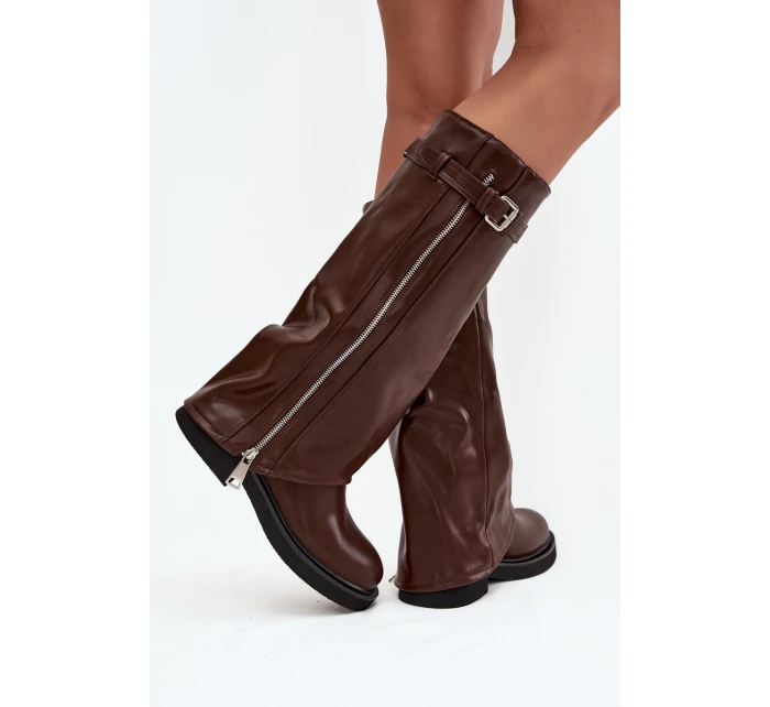 Dámské kozačky s  lemem s přezkou a zipem hnědé model 21711807 - Boto