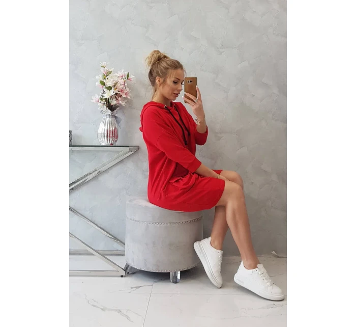 Šaty s kapucí v červené barvě Šaty s kapucí v červené barvě