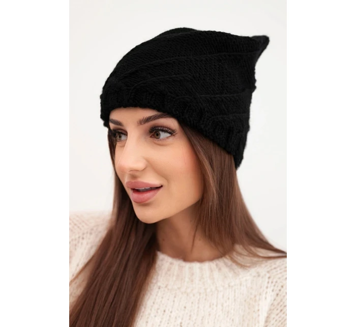 Dámská zimní čepice s ozdobným pletením a střihem černá model 21878055 - K-Fashion