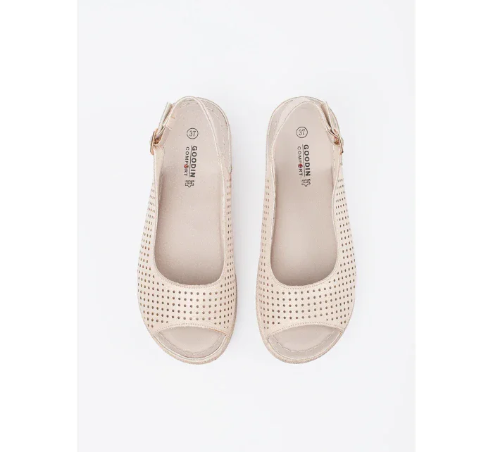 Moderní dámské  sandály zlaté bez podpatku