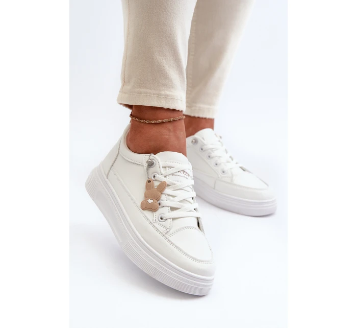 Dámské sportovní boty na platformě model 22010082 Bílá - VINCEZA Dámské sportovní boty na platformě model 22010082 Bílá - VINCEZA