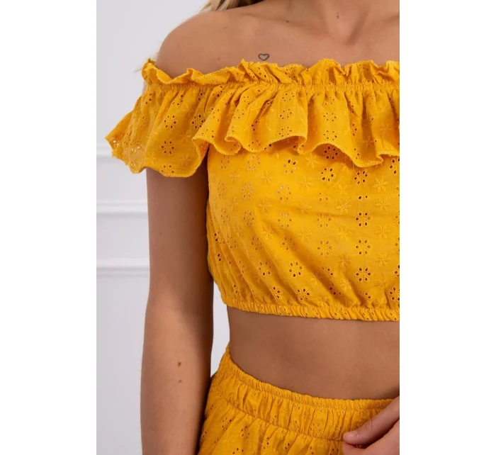 Vyšívaná souprava s hořčicovou halenkou s puntíky