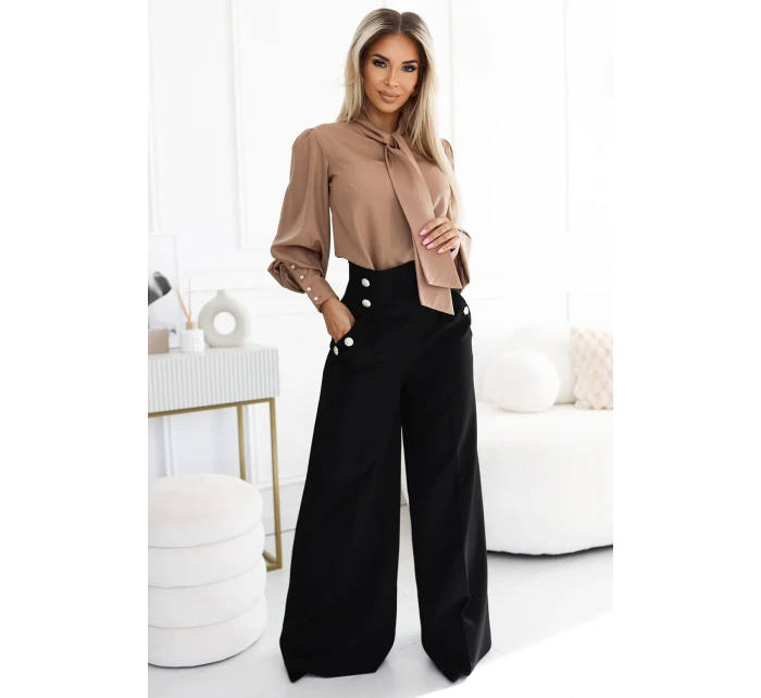 Elegantní černé dámské široké kalhoty s s vysokým střihem a a se zlatými knoflíky model 20722312 - numoco
