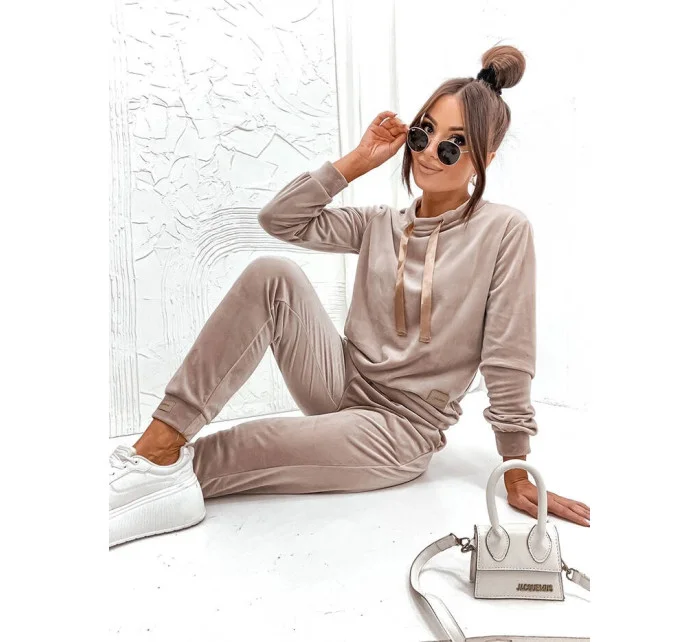 Béžový dámský velurový komplet (637) Béžový dámský velurový komplet (637)