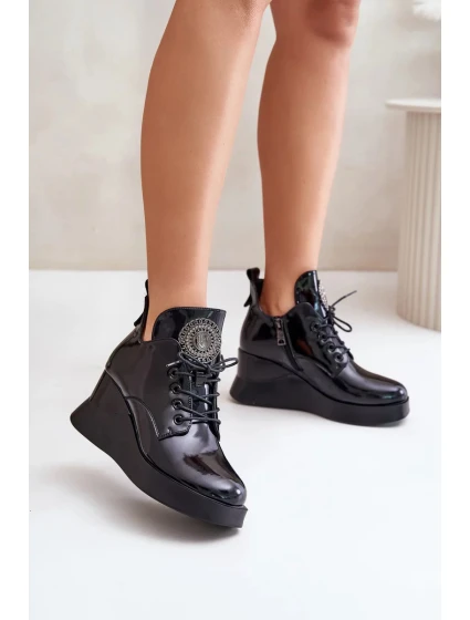 Dámské lakované kotníkové boty na klínku zateplené Vinceza černé Dámské lakované kotníkové boty na klínku zateplené Vinceza černé