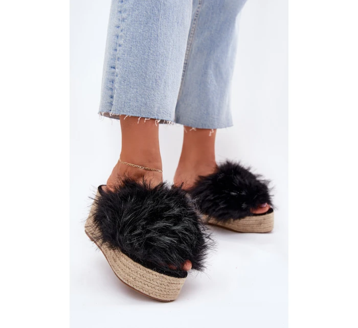 Dámské klapky na klínu s kožíškem a pletením černé Virela Dámské klapky na klínu s kožíškem a pletením černé Virela