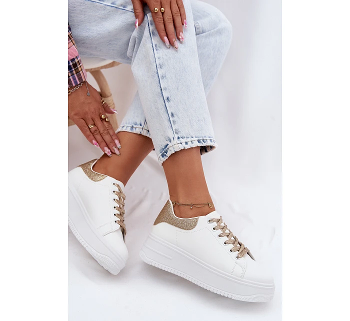 Dámské tenisky na platformě z imitace kůže bílo-zlaté se třpytkami Calinae Dámské tenisky na platformě z imitace kůže bílo-zlaté se třpytkami Calinae