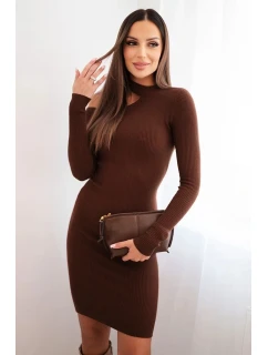 Dámské šaty z pleteniny s dlouhým rukávem a asymetrickým výstřihem hnědé
