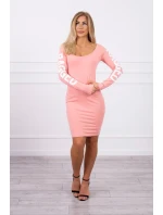 Roztrhané meruňkové šaty