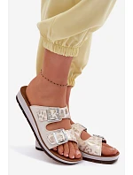 Dámské pantofle s přezkami model 22094889 Bílé - Inblu